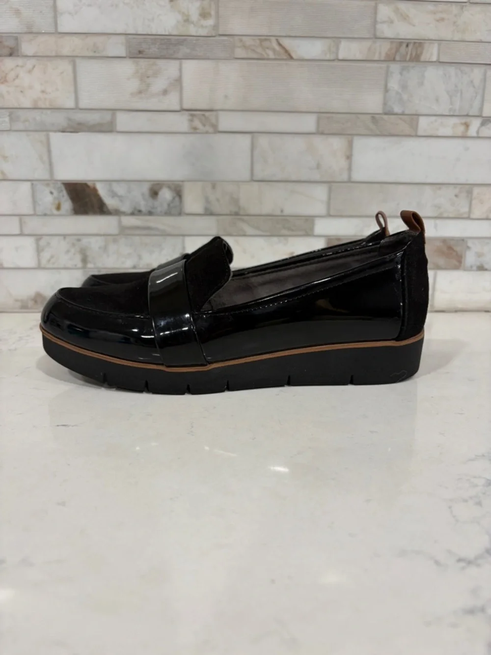 Dr. Scholl's Black Patent Leather and Suede Slip-On Loafer with Tan Trim Sz 9